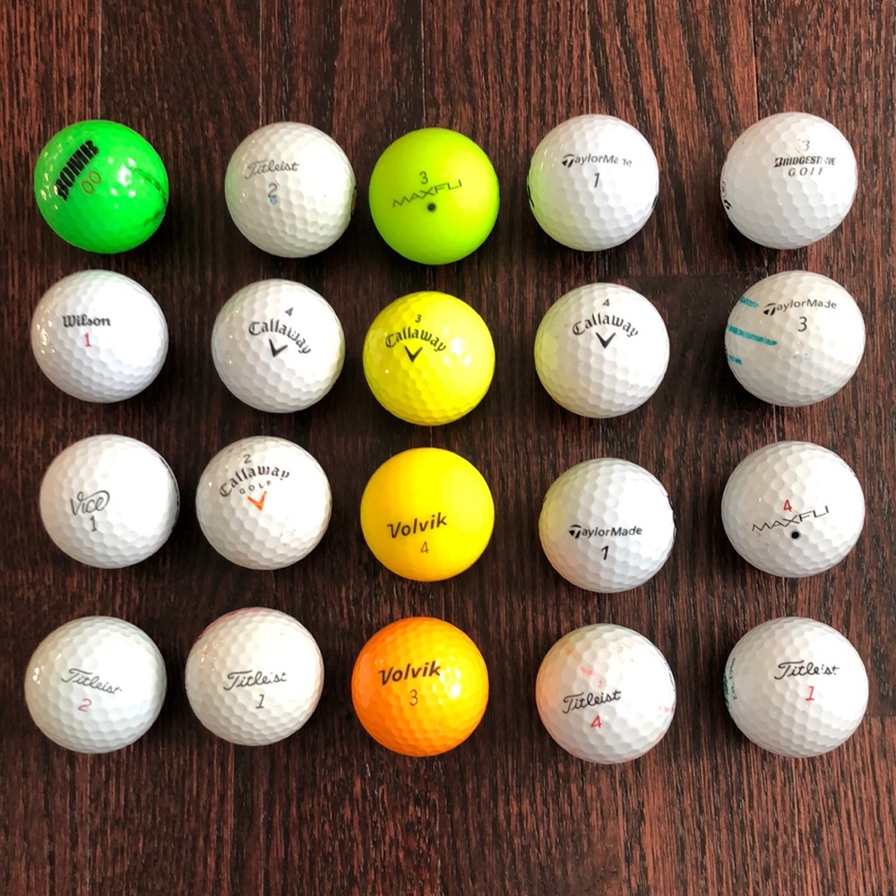 Lot of 40 golf balls